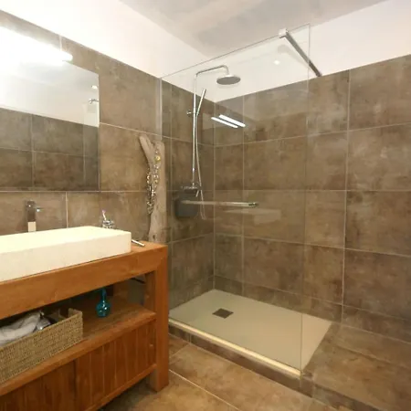 Vakantiehuis Exquisite Holiday By The Beach In